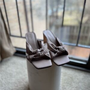 Elegant Tan Women's Mules Banana Republic Size 7.5 Knot Heels